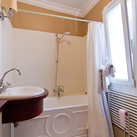 Studios - Utrillo Apartment