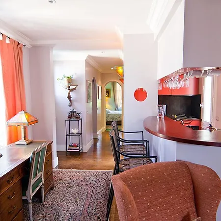 Studios - Utrillo Apartment